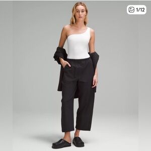 Lululemon Lightweight Barrel-Leg Crop Pant
